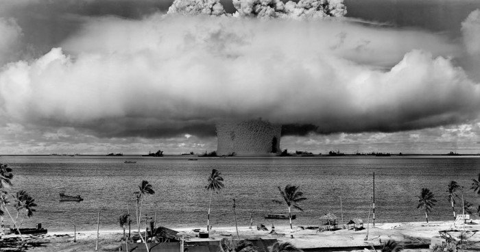 Термоядерный взрыв мощностью 10 000 мегатонн, который мог уничтожить всё живое
