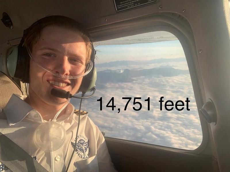 18-летний пилот совершил кругосветное путешествие на самолете за 44 дня
