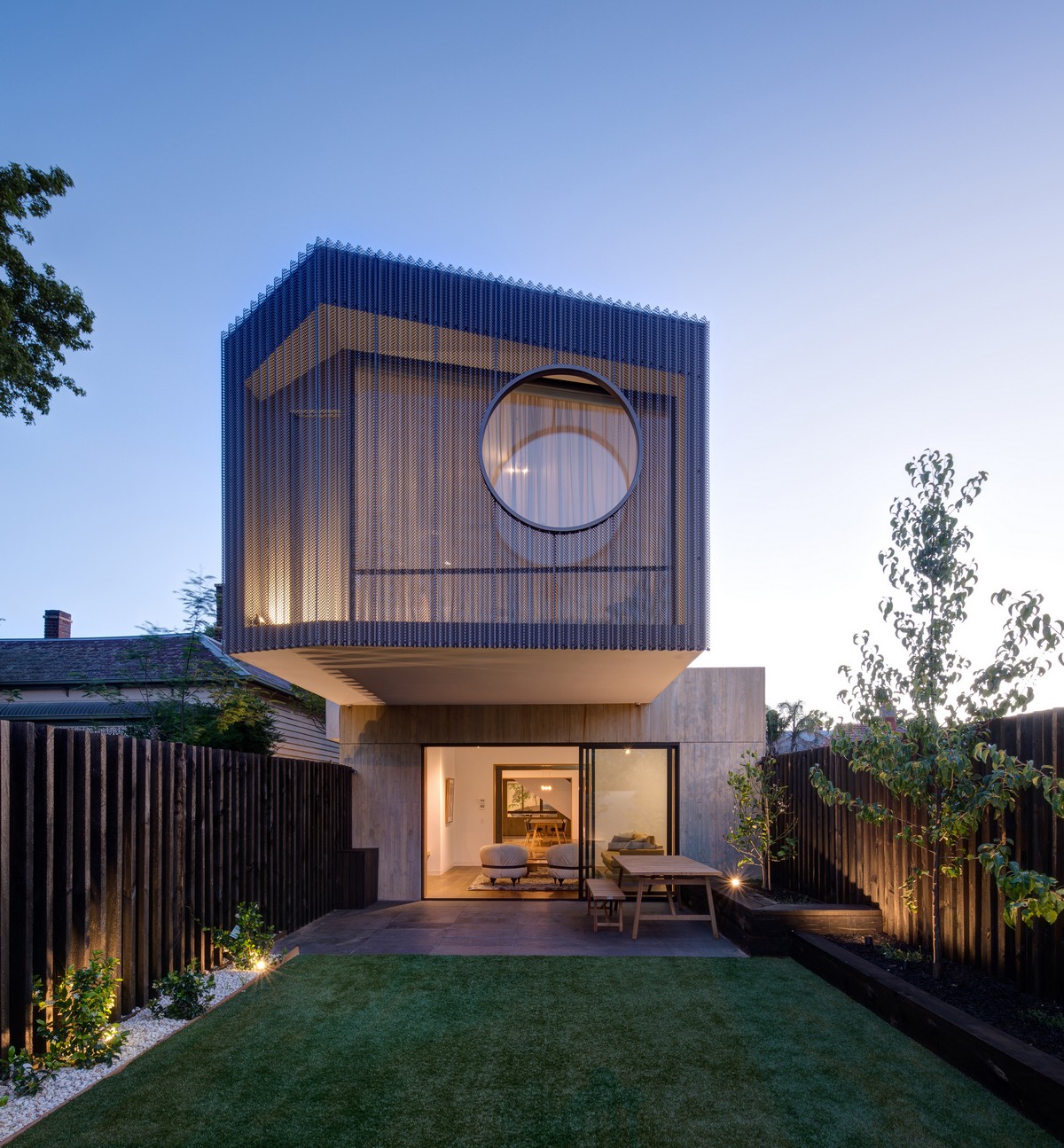Семейный дом как комбинация павильонных объемов в пригороде Мельбурна