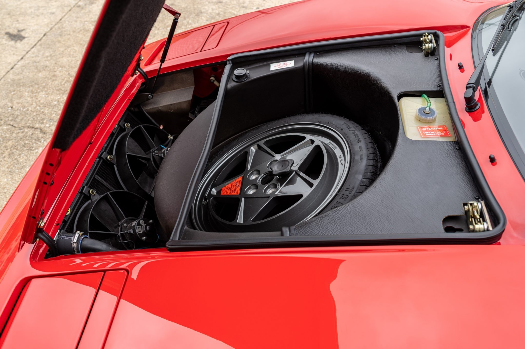 Идеальный Ferrari 328 GTS, который проехал всего 375 километров
