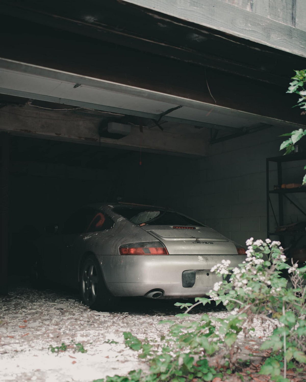 Жуткий заброшенный дом с Порше в гараже