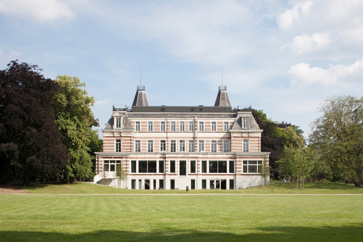 Преобразование старинного замка в школу в Бельгии