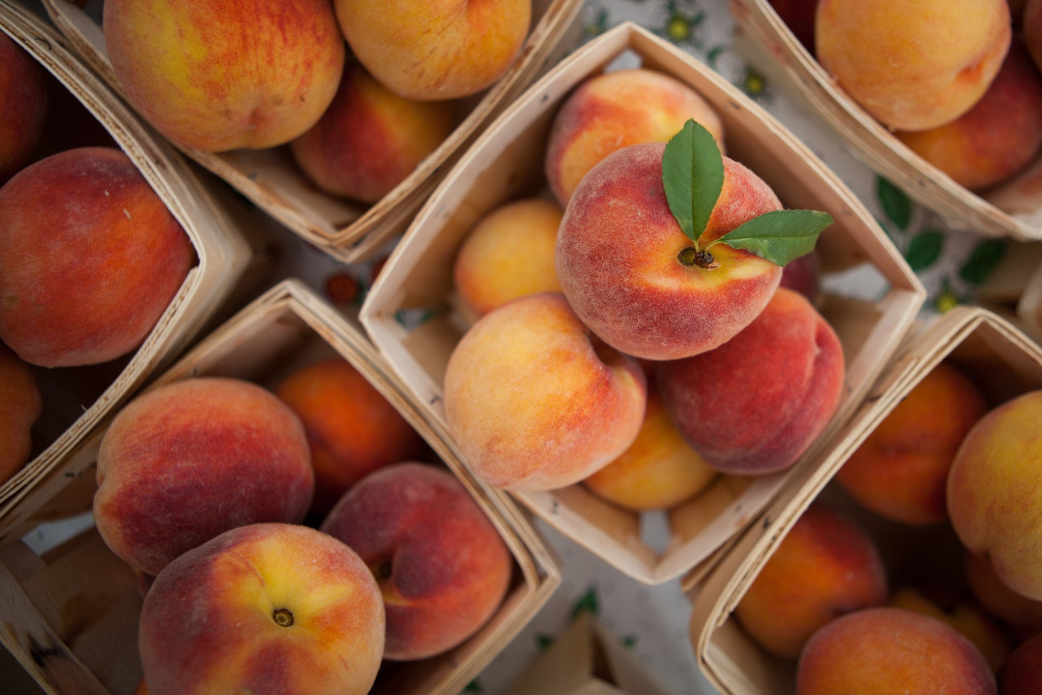 Как правильно выбрать вкусный и сладкий персик