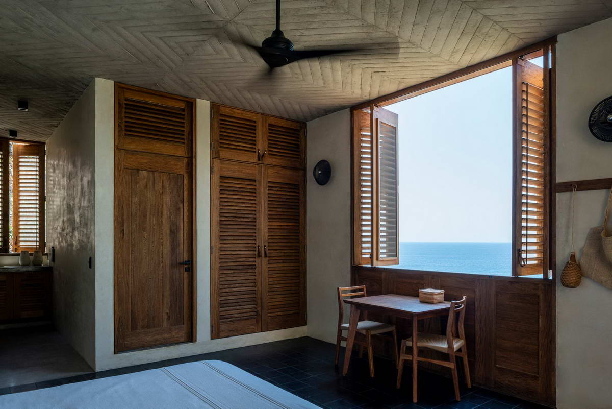 Дом для отдыха на крутом склоне у моря в Мексике