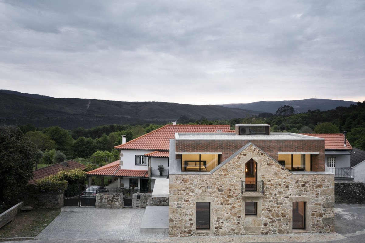 Реконструкция традиционного каменного дома в португальской деревне