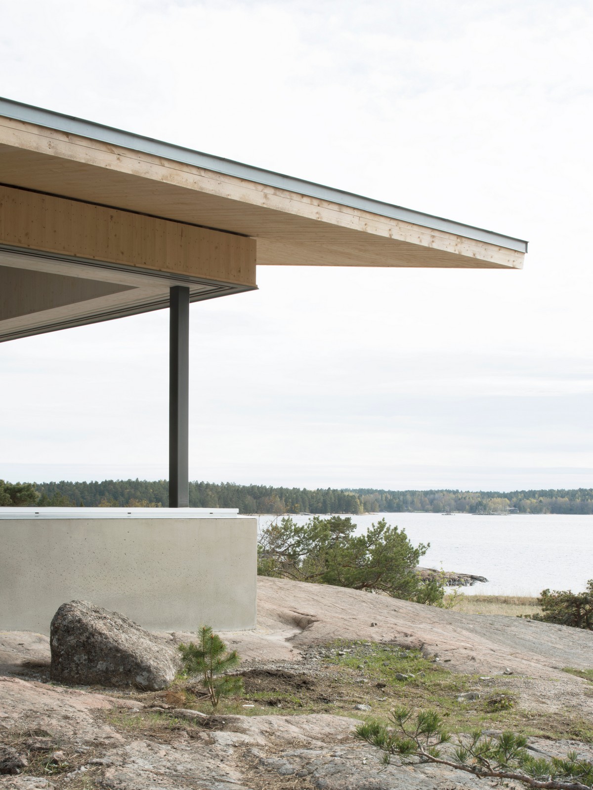Современная резиденция на частном острове в Швеции Резиденция, острове, имеет, Швеции, места, частном, деревянную, опускается, занимают, полностью, которые, метра, шириной, окнами, стеклянными, представлены, резиденции, Фасады, свесами, широкими