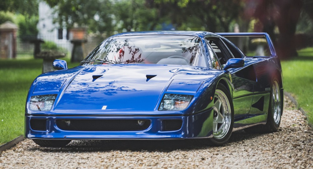 Уникальный Ferrari F40 1989 года в синем цвете