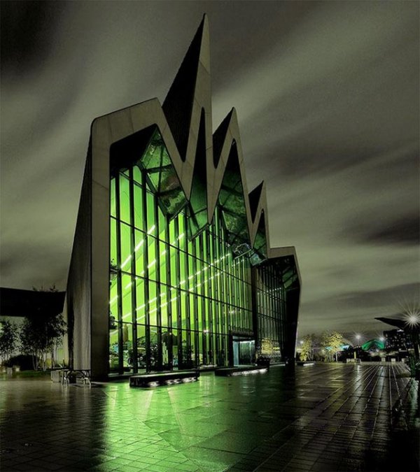 Мрачные здания со зловещей архитектурой по всему миру