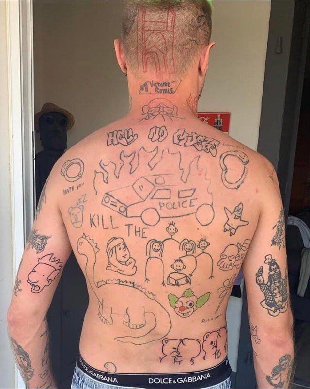 Они сделали татуировку, но горько пожалели об этом