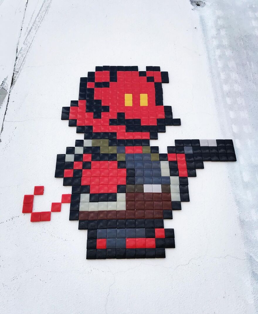 Уличная мозаика с изображением Марио, который косплеит различных персонажей