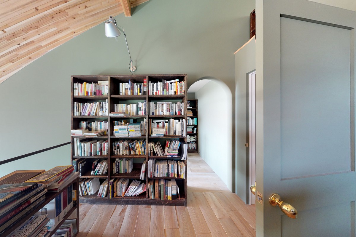 Двухэтажный дом-библиотека для жизни и работы в Японии пространство, работы, занимают, имеет, Двухэтажный, является, гостиная, приятно, мебель, метров, полок, библиотеки, книжных, квадратных, домбиблиотека, жизни, помещения, будто, кажется, частей