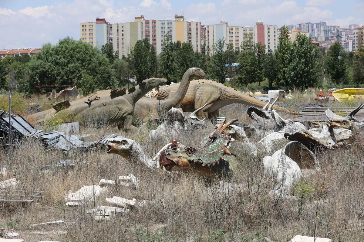Помпезный заброшенный парк развлечений в Анкаре