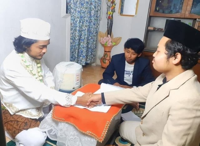 Мужчина из Индонезии заключил брак с той, которая хорошо готовит рис