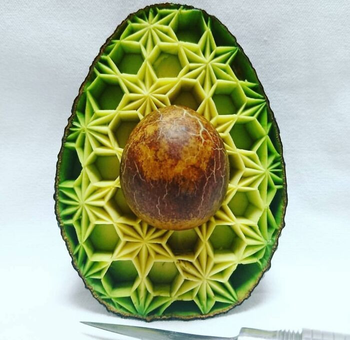 Восхитительные резные шедевры из авокадо от мастера по карвингу