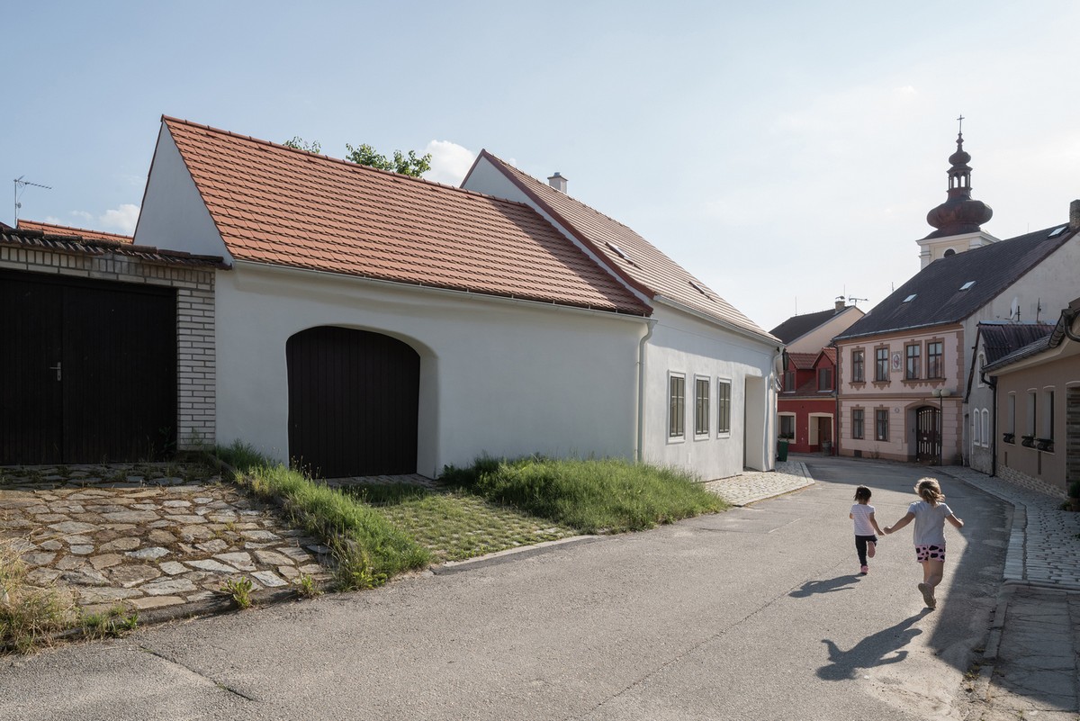 Реконструкция и объединение двух старых домов в Чехии Картинки и фото