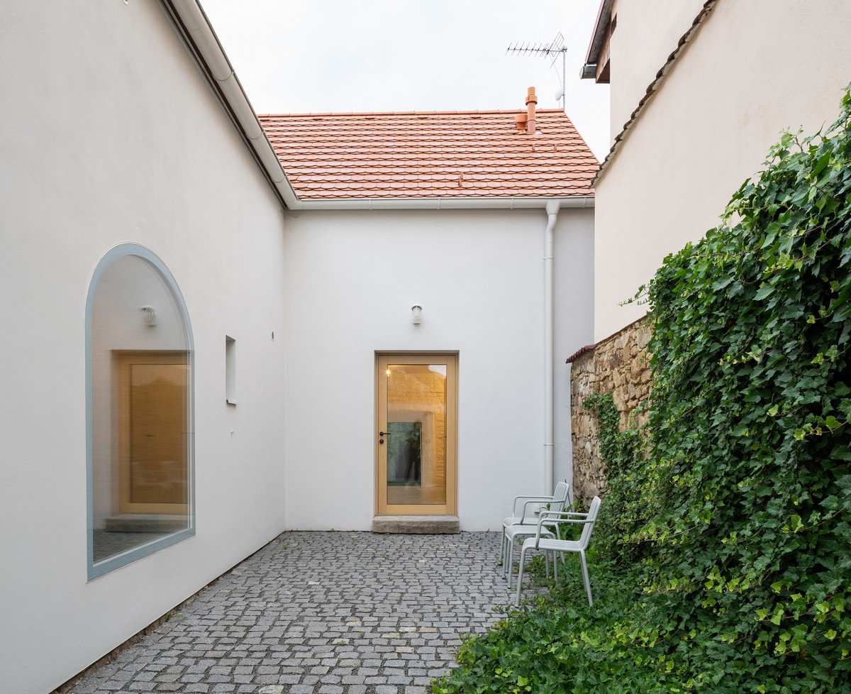 Реконструкция и объединение двух старых домов в Чехии