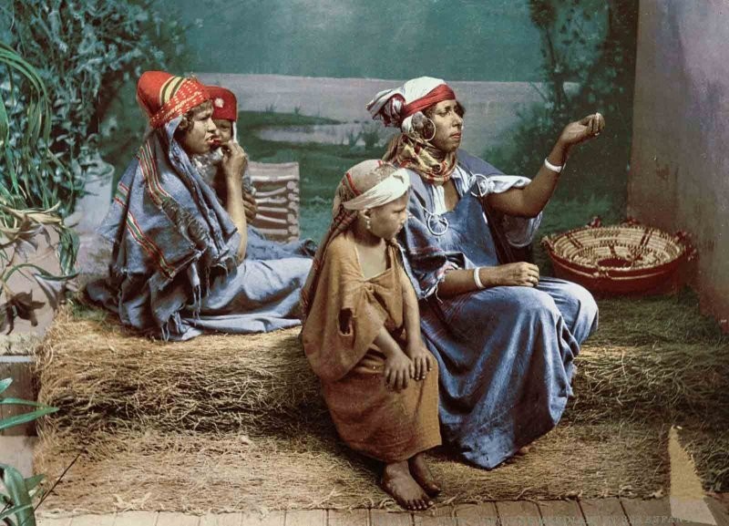 Тунис конца 19-го века на старинных цветных открытках