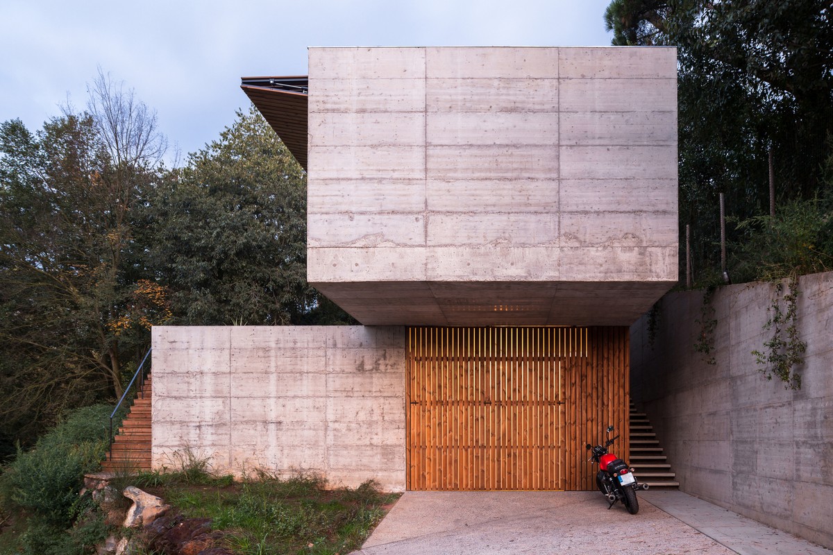 Выразительный сельский дом с гибким южным фасадом в Испании