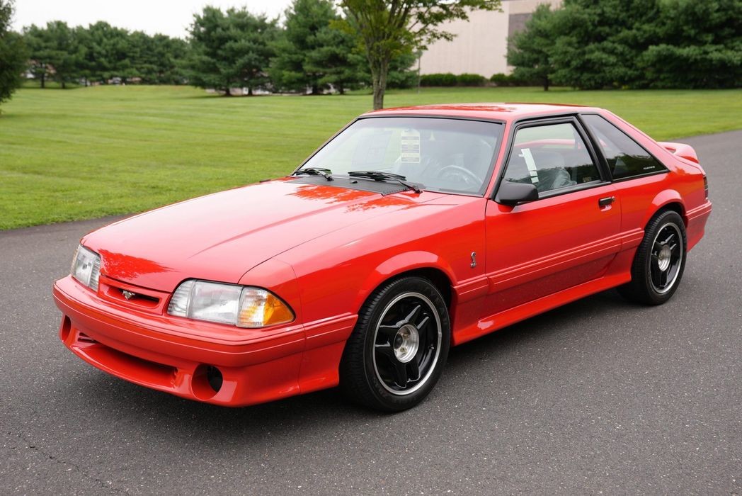 Старенький Ford Mustang, который стоит в пять раз дороже нового