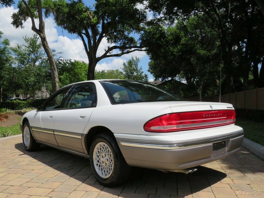 Chrysler Concorde 1994 года, который хранили в помещении с микроклиматом