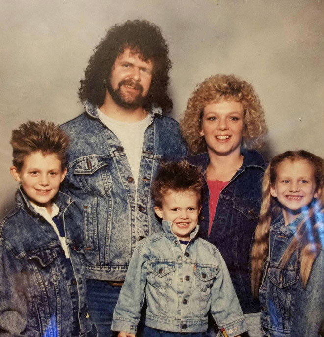 Забавные и нелепые семейные фотографии 1980-х годов