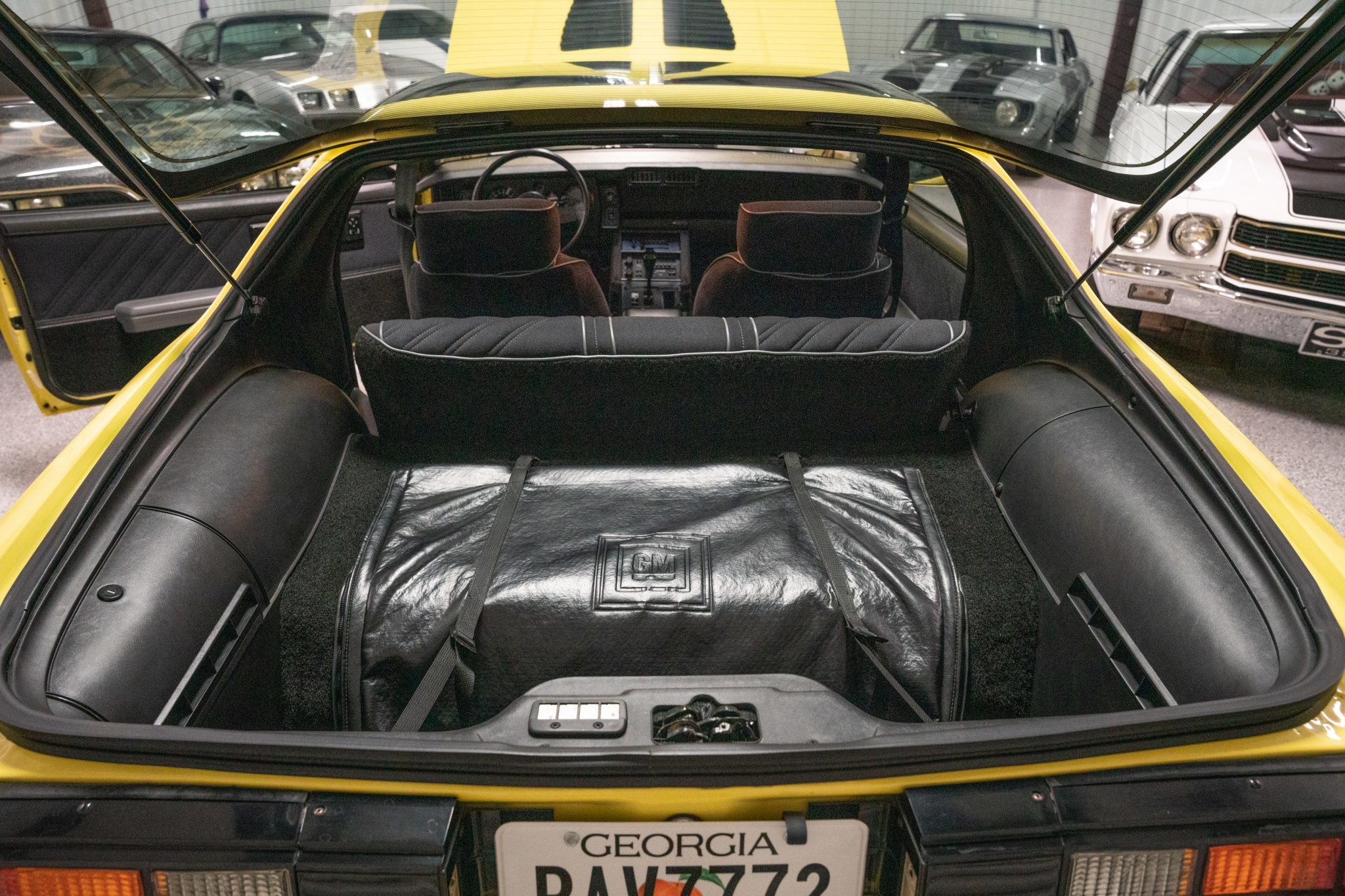 Chevrolet Camaro 1987 года выпуска за 56000 долларов
