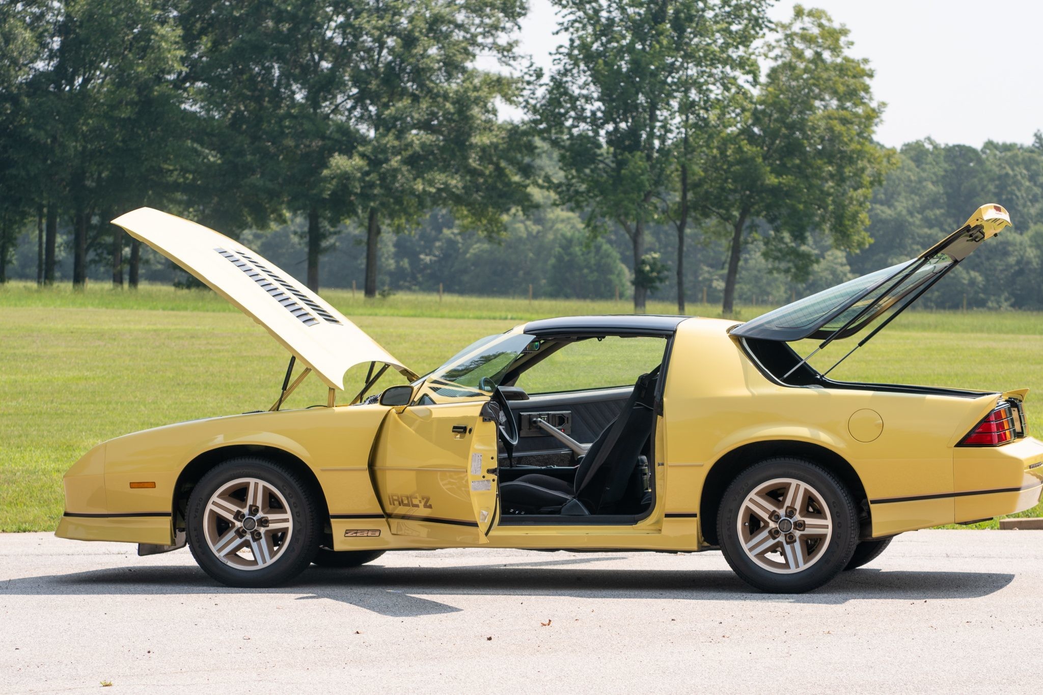 Chevrolet Camaro 1987 года выпуска за 56000 долларов