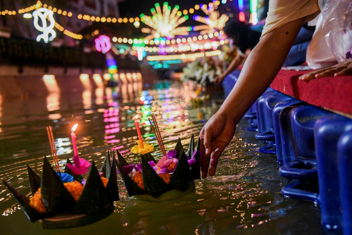 Фестиваль плавающих корзин в Бангкоке