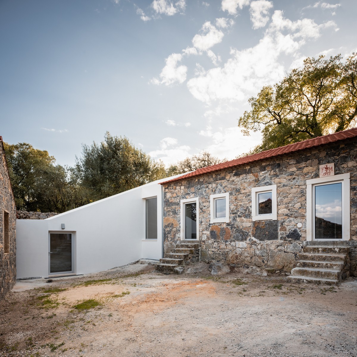 Новый старый дом в Португалии между, существующие, возможности, образуя, через, одновременно, каждой, проект, объёмы, ввести, соединительный, новый, решили, элемент, Ответ, почти, немедленное, решение, объединить, восстановить