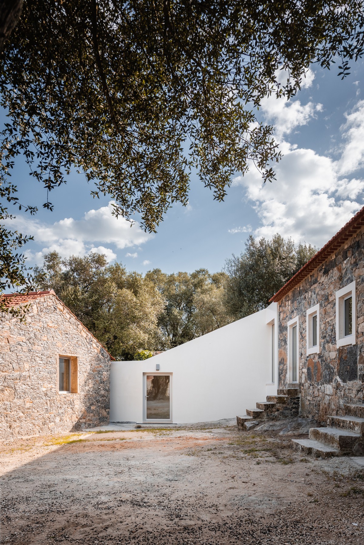Новый старый дом в Португалии между, существующие, возможности, образуя, через, одновременно, каждой, проект, объёмы, ввести, соединительный, новый, решили, элемент, Ответ, почти, немедленное, решение, объединить, восстановить