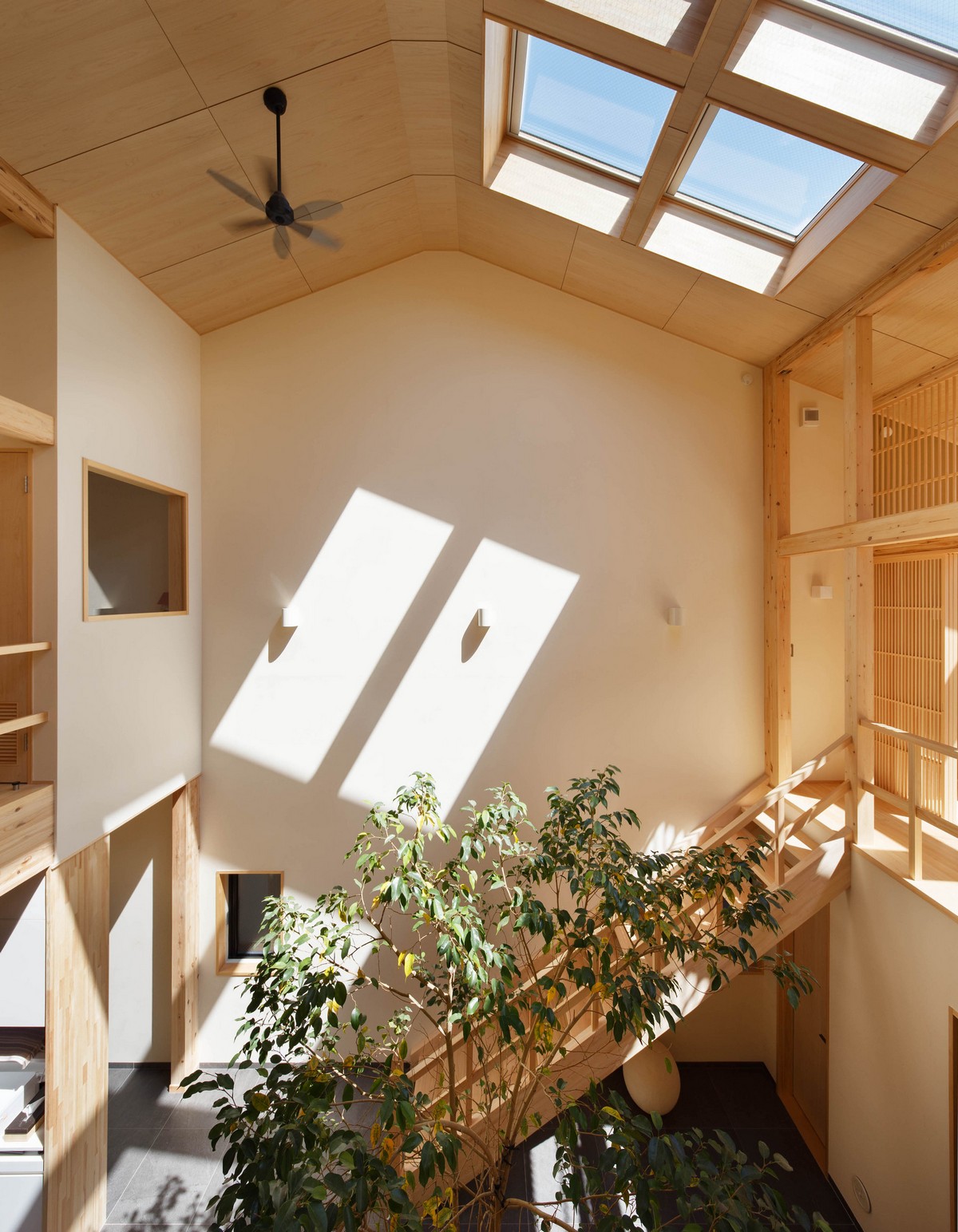 Японский деревянный дом с двориком в Киото участка, Киото, ванной, поскольку, между, похоже, соседние, после, внутренний, дерево, чтобы, пространство, комнату, центре, детей, стороны, исходя, предпочтений, Ванную, разместили