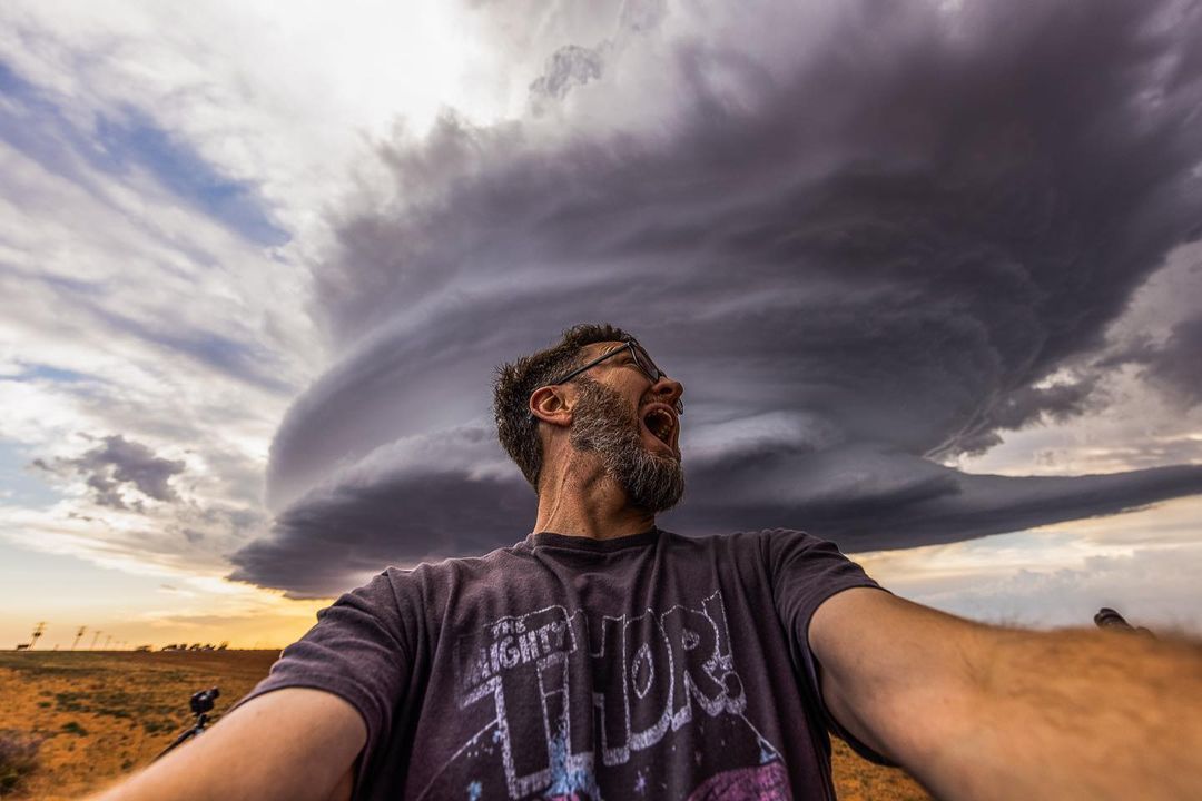 Ураганы, смерчи и молнии на снимках от Майка Олбински