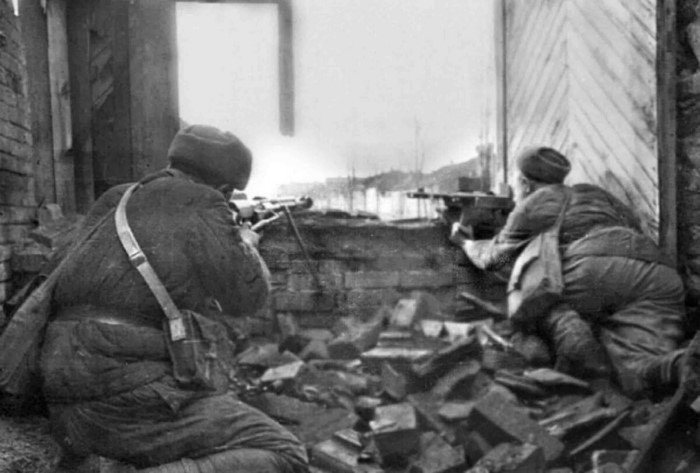 Зачем советские солдаты привязывали к гранатам крючки