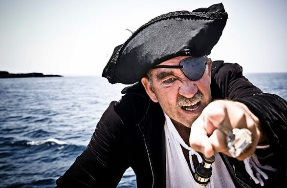 Почему пиратов часто изображают одноглазыми