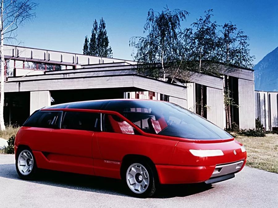 Минивэн Bertone с двигателем Lamborghini V12, опередивший свое время Авто/Мото