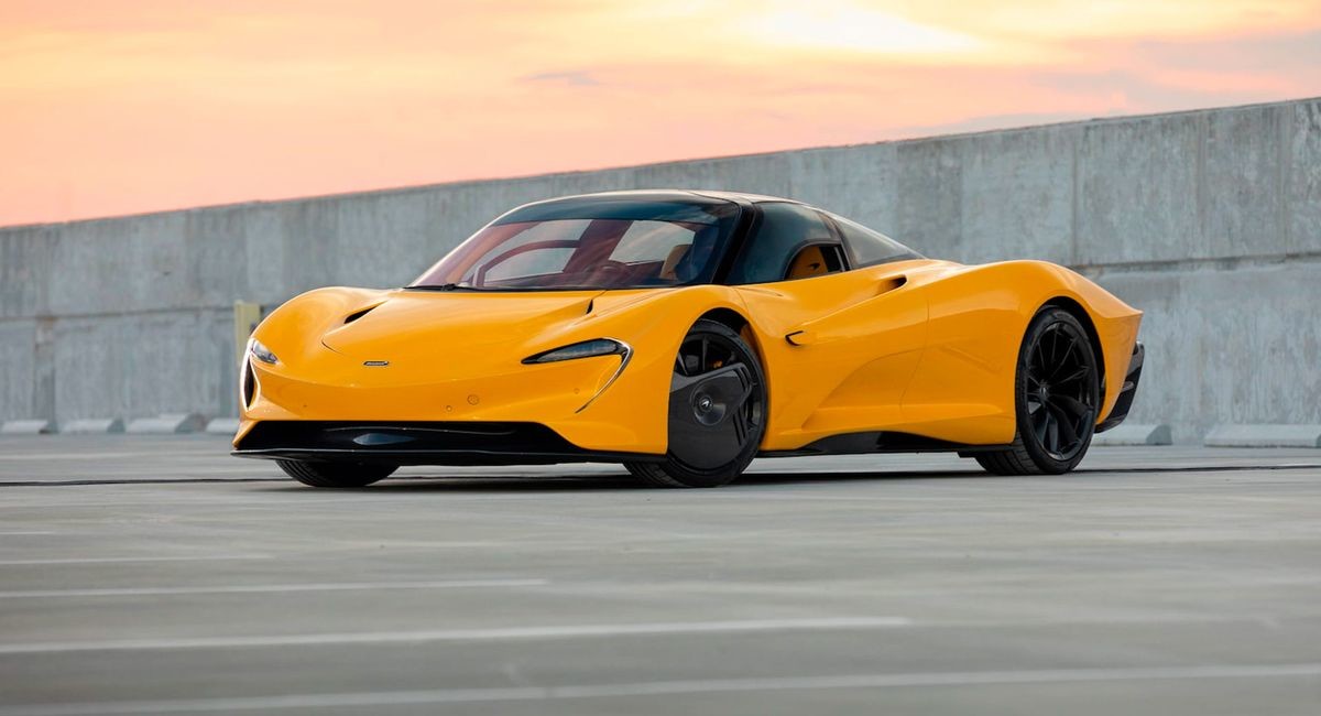 Желтый McLaren Speedtail с небольшим пробегом