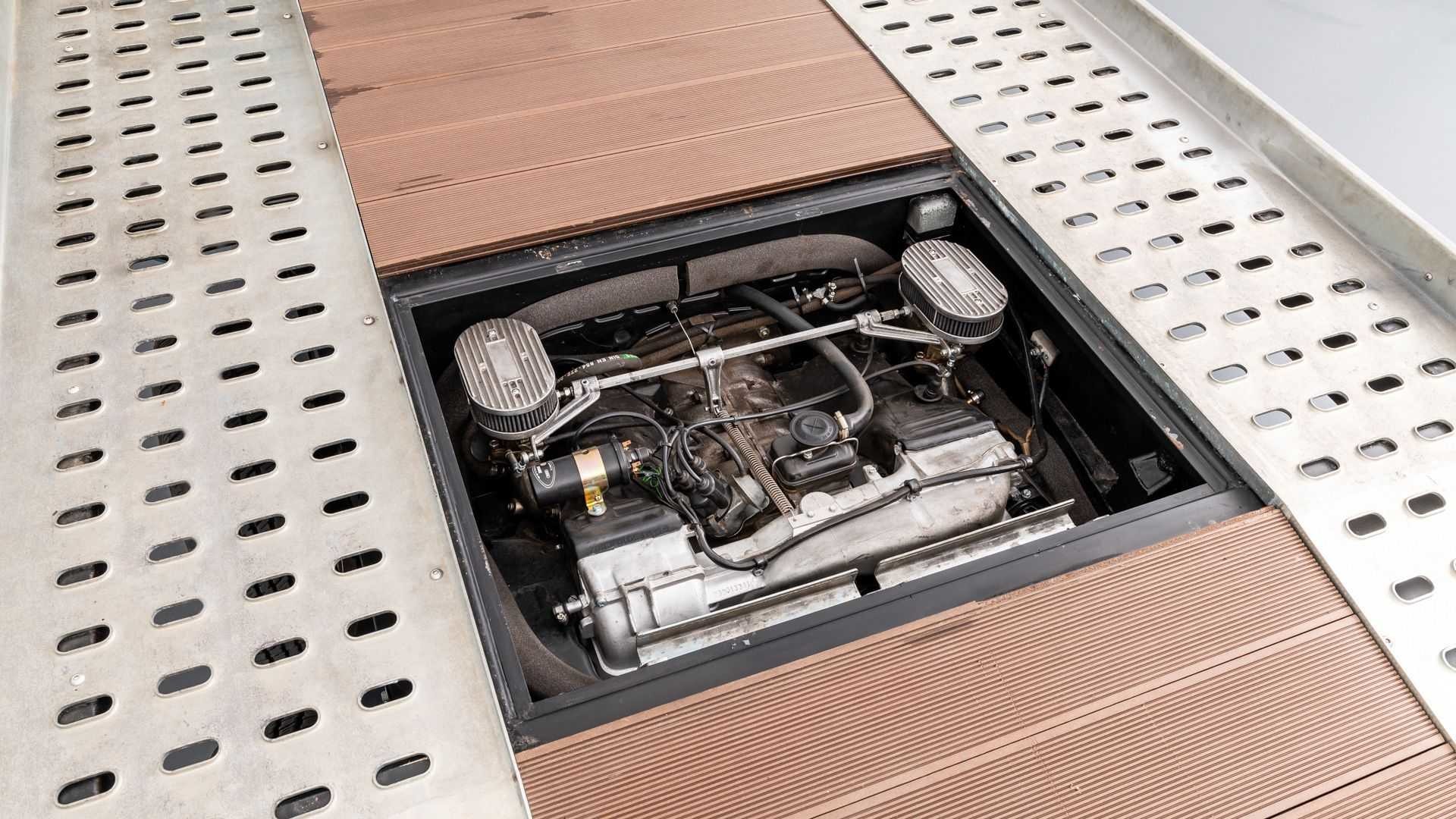 Volkswagen T2 Bulli 1971 года — красивый и аккуратный эвакуатор