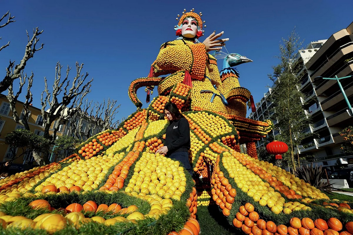 Фестиваль лимонов отмечается во Франции