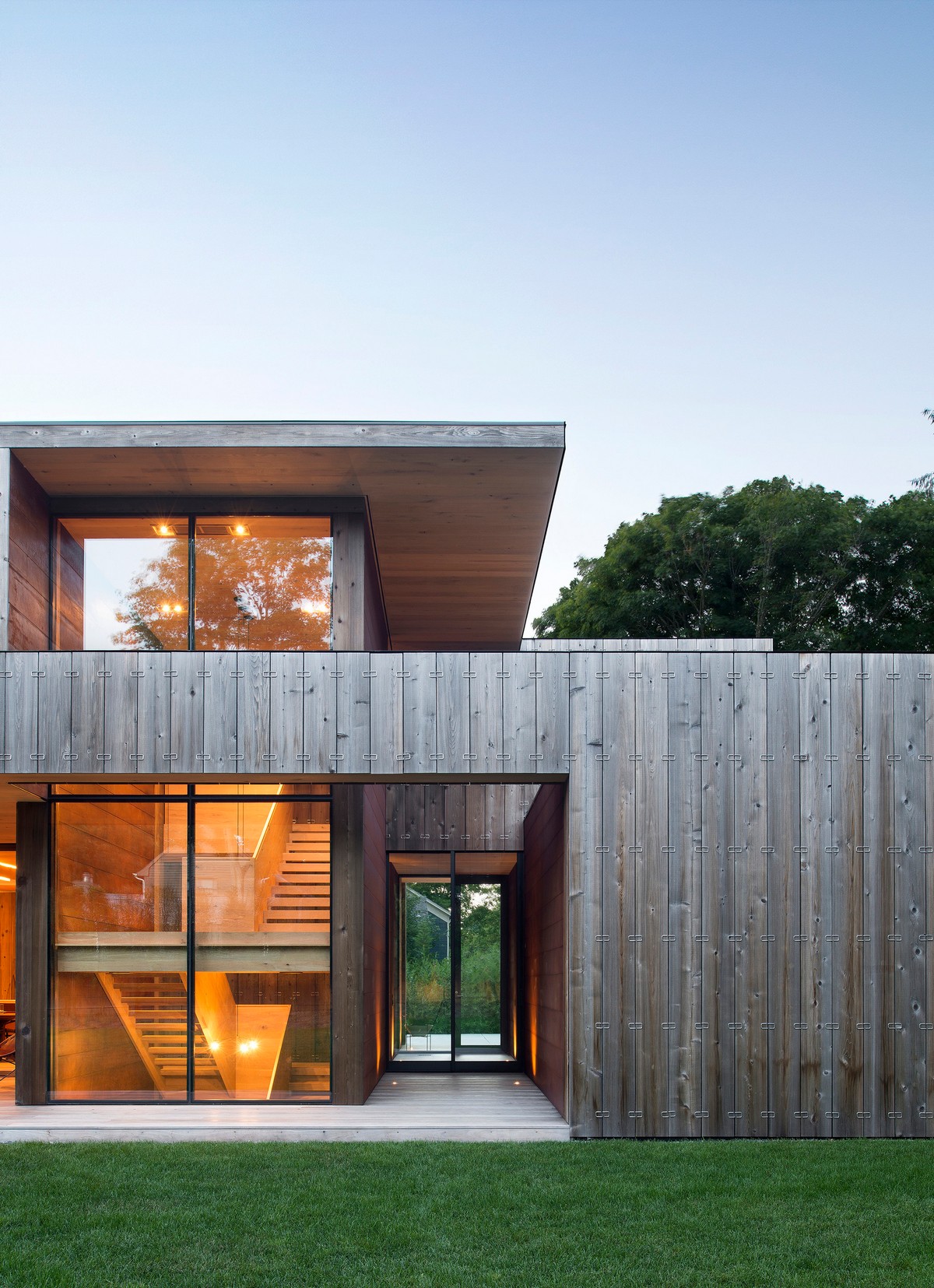 Модернистский загородный дом из дерева в США