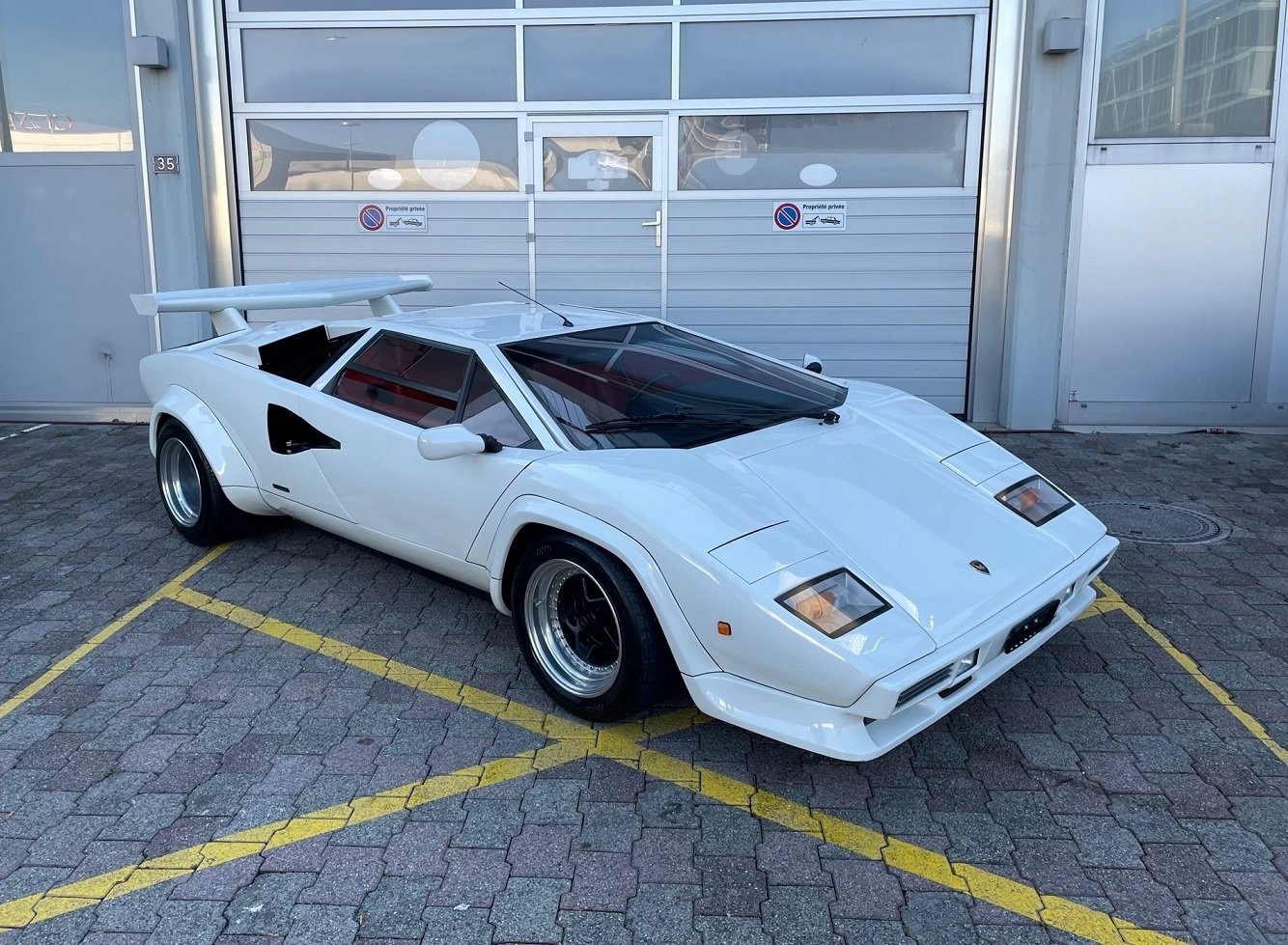 Качественная реплика легендарного Lamborghini Countach