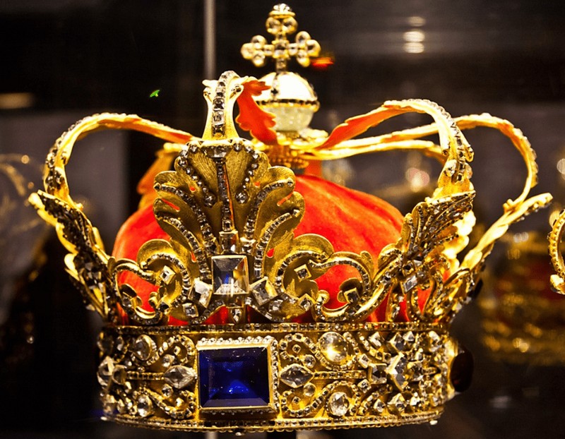 Самые выдающиеся и красивые короны в мире