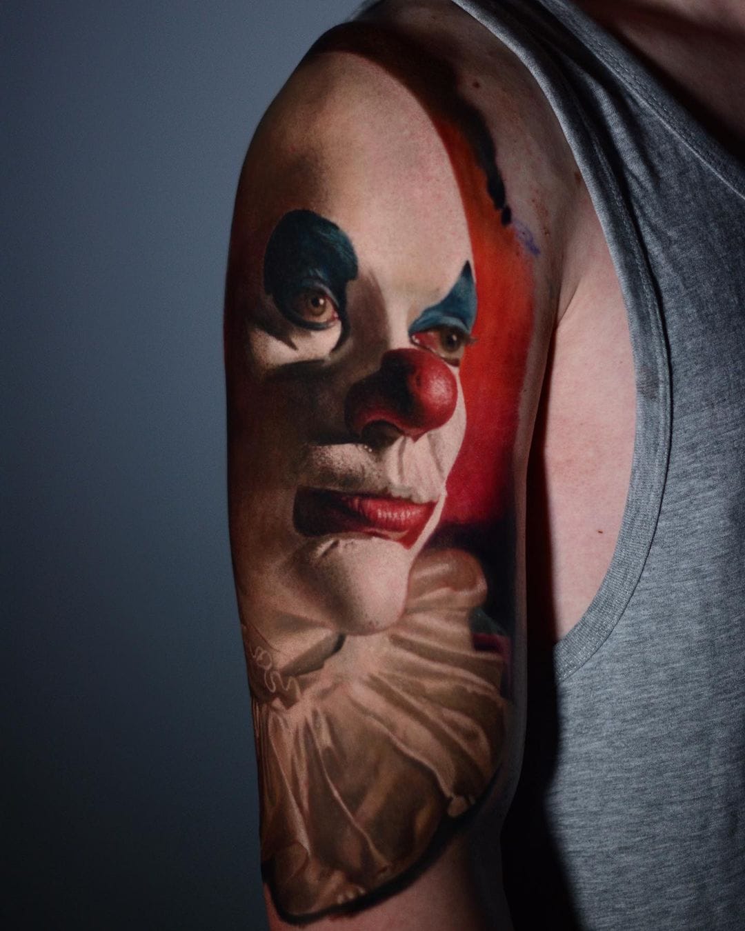 Польский тату-мастер работает в стиле портретного реализма
