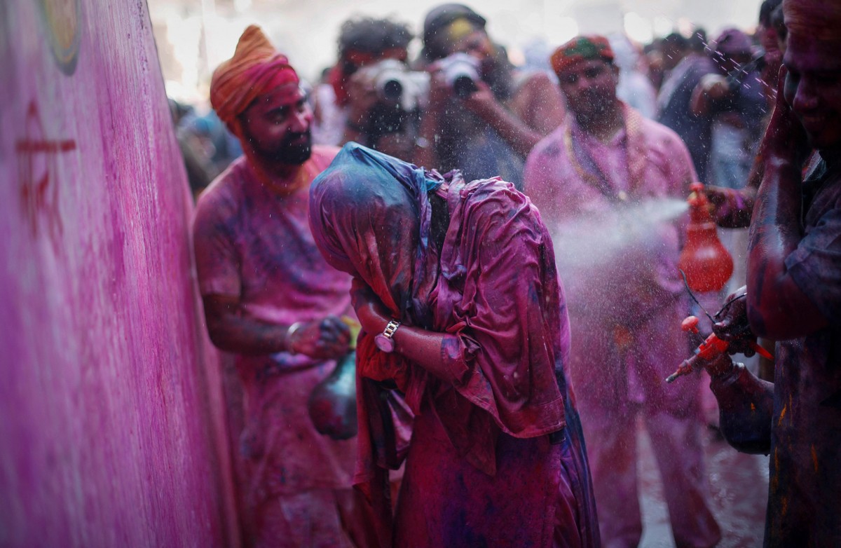 Яркий ежегодный фестиваль Холи в Индии