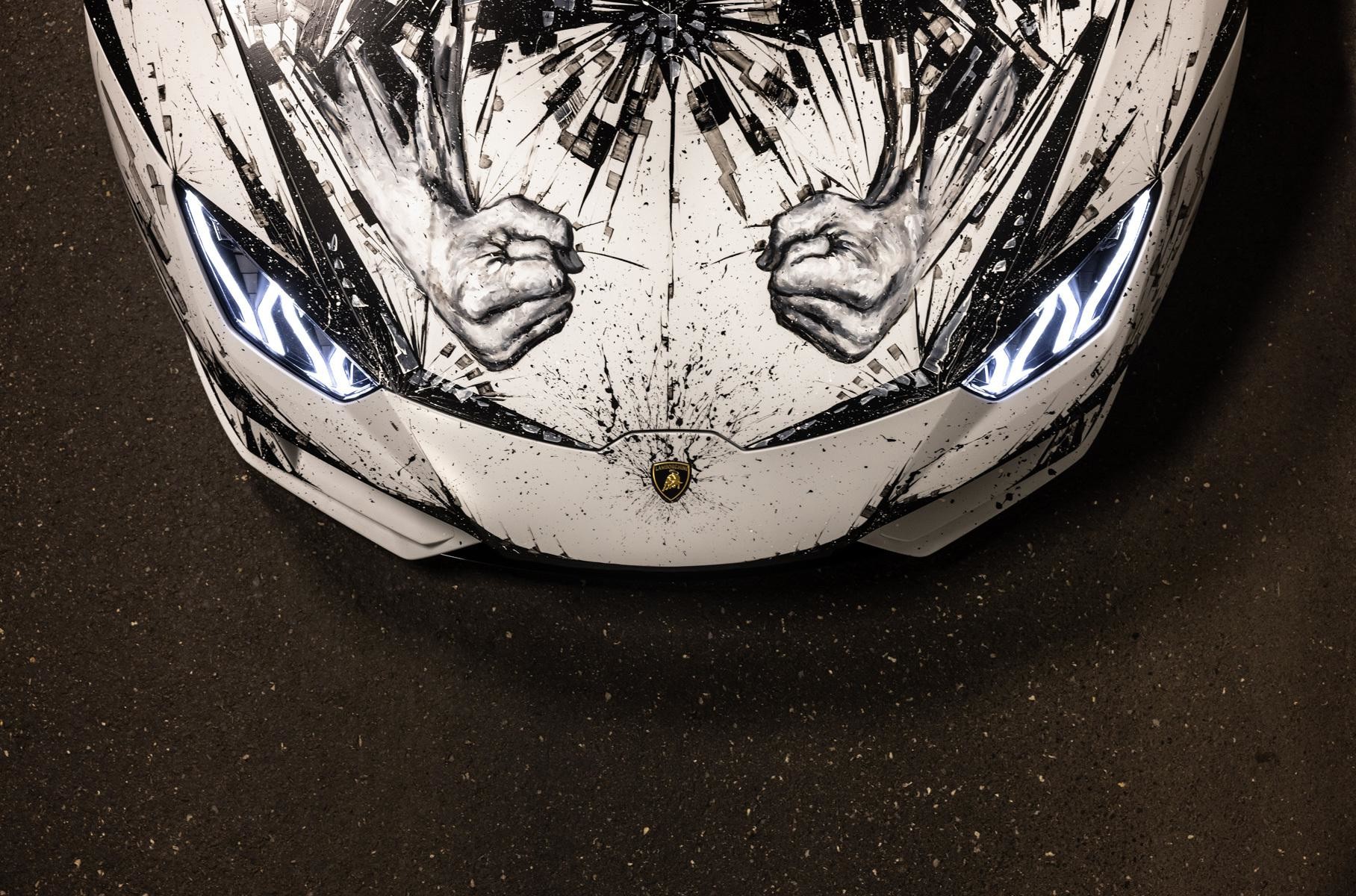 Итальянский художник превратил Lamborghini Huracan EVO в произведение искусства