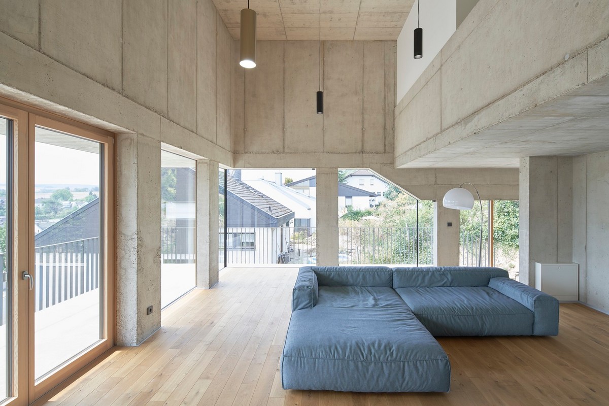 Современный семейный дом из бетона в Германии