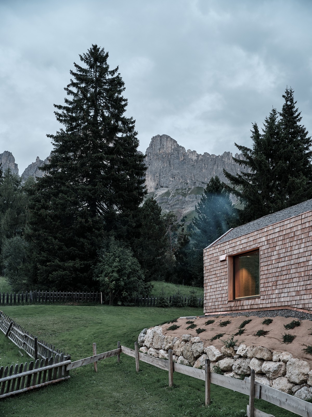 Альпийский двухуровневый горный дом в Италии пространство, теплом, спальни, связь, отдыха, стороны, могут, Проект, панорамыОсновной, лишние, детали, погрузиться, красоту, окружающей, альпийской, плана, занимает, социальная, открытого, позволяет