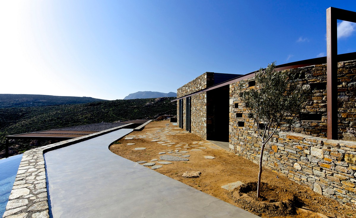Каменная резиденция на острове в Греции