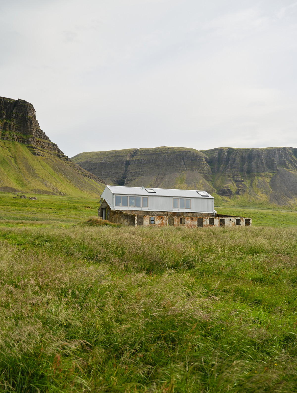 Превращение сарая в жилой дом и студию художника в Исландии