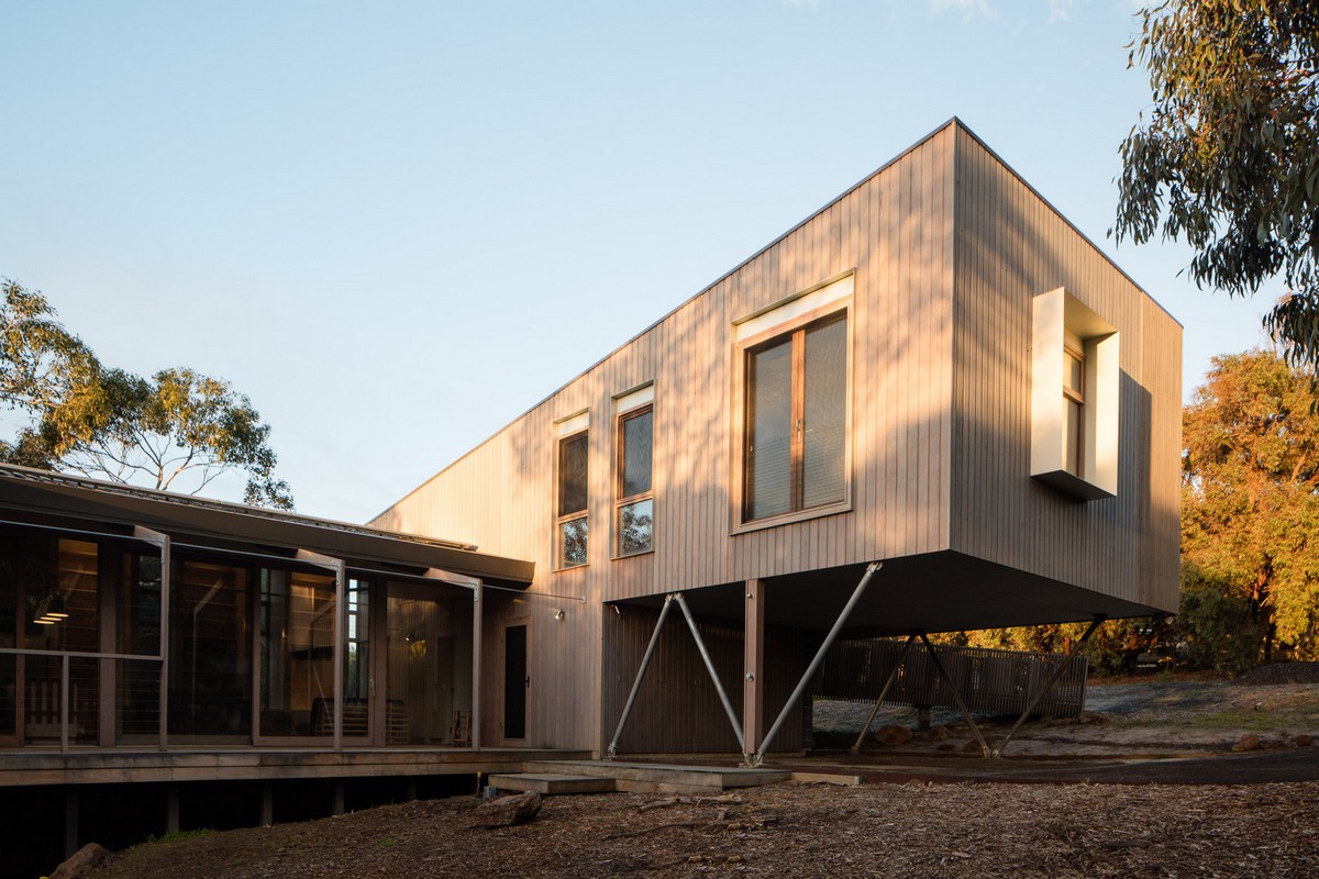 Загородный дом с деревянной обшивкой в Австралии