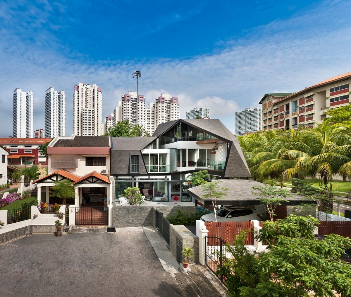 Старый дом с новом обличье в Сингапуре новой, старой, чтобы, крыши, здания, домов, крыша, Архитекторы, качестве, двухквартирный, средой, форму, между, Сингапуре, структурой, также, жизни, связать, одной, попытке